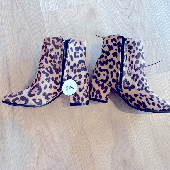Time and Tru Leopard Print Ankle Boots block heels size 7 new - Picture 2 of 13